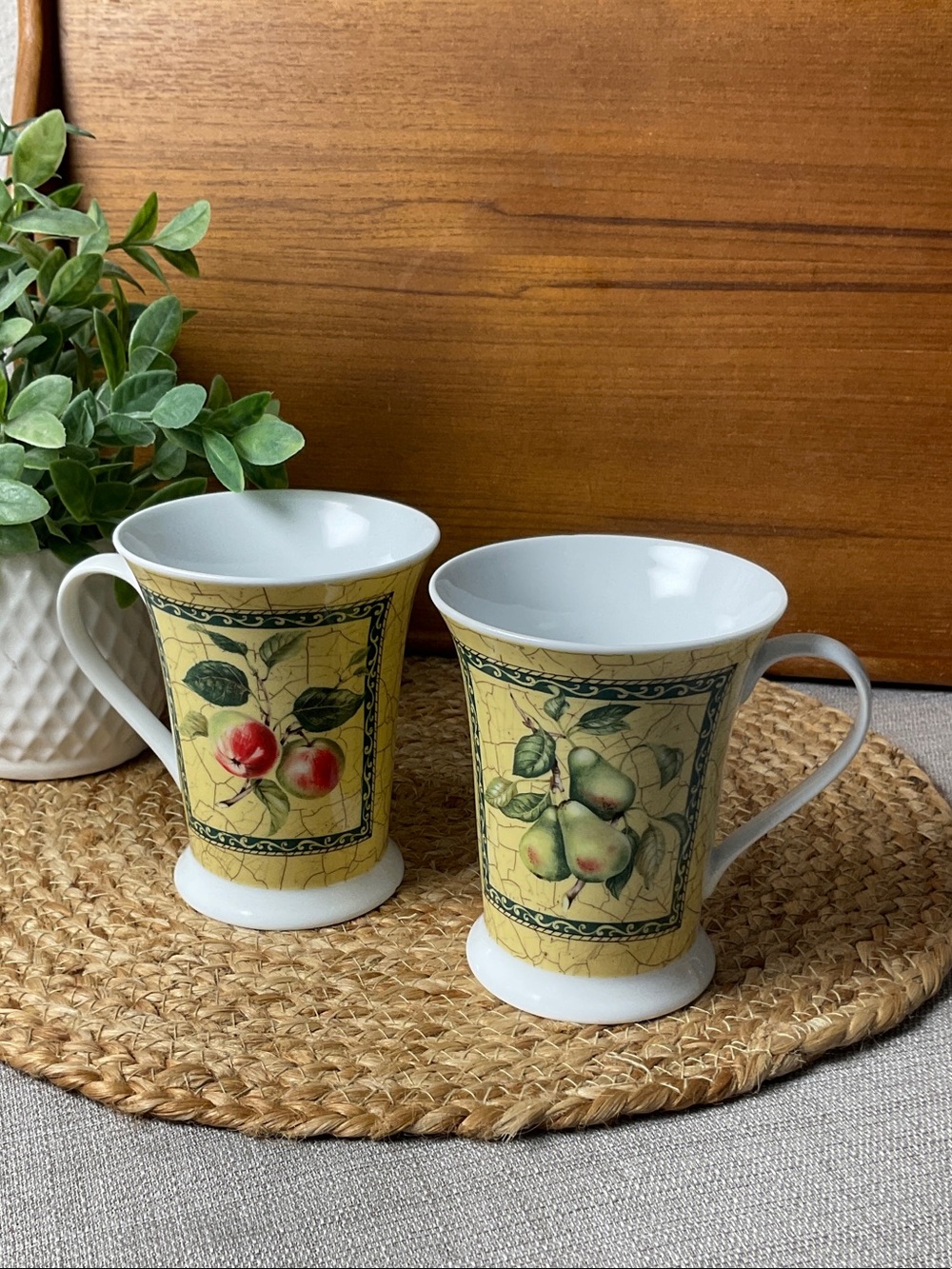 Pimpernel Fine Porcelain Fruit Mugs Set of 2 Apples & Pears England Design